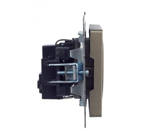 BRITE Розетка с заземлением со шторками 16А РС14-1-0-БрШ шампань  BR-R14-16-K37  IEK