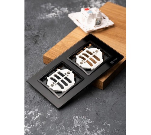 Минск Рамка 2-местная стеклянная черная Basic  ERM-G-402-70  EKF