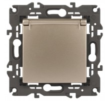 14-2103-04 Розетка с заземлением со шторками с крышкой, 16A-250В, IP20, Эра Elegance, шампань  Б0034281  ЭРА