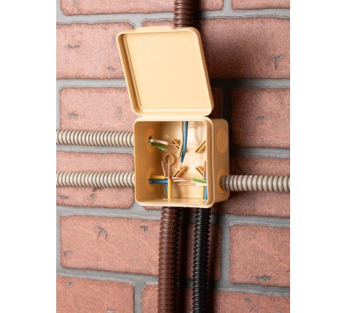 Коробка распределительная КМР-030-035 пылевлагозащищенная без мембранных вводов (80х80х50) светлое дерево EKF PROxima  plc-kmr-030-035-s  EKF