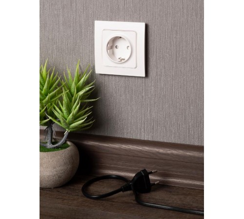 Стокгольм Розетка 1-местная с/з 16А белая с защ. штор. PROxima  EXR16-028-10  EKF