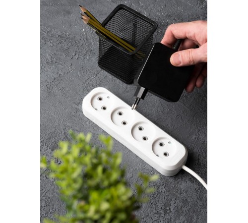 Удлинитель "Эксперт" 4 гнезда  5 метров 10А/2,2кВт без заземления ПВС 2х0,75  EKF PROximaUBA10-275-4-05EKF