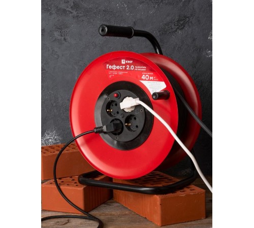 Удлинитель на катушке "Гефест 2.0" 4 гнезда 40м с заземлением и предохранителем КГ 3*1,5 16А/3,5кВт PROxima  UKG02-16-R315-4-40  EKF