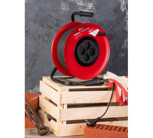 Удлинитель на катушке "Гефест 2.0" 4 гнезда 40м с заземлением и предохранителем КГ 3*1,5 16А/3,5кВт PROxima  UKG02-16-R315-4-40  EKF