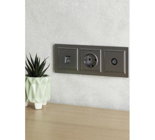 BRITE Рамка 3-ая РУ-3-БрС сталь  BR-M32-K46  IEK