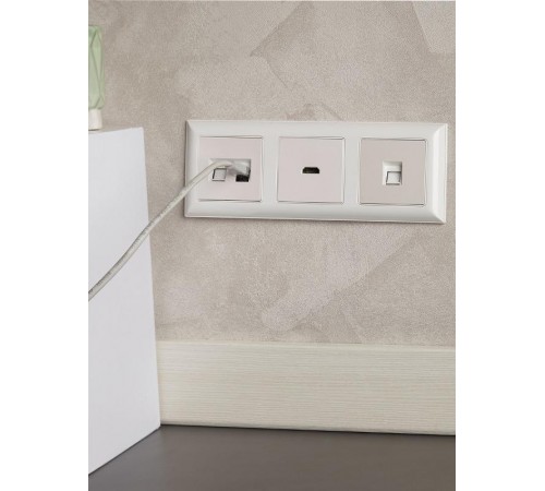 BRITE Рамка 3-ая РУ-3-Бр белый/белый  BR-M32-12-K01  IEK