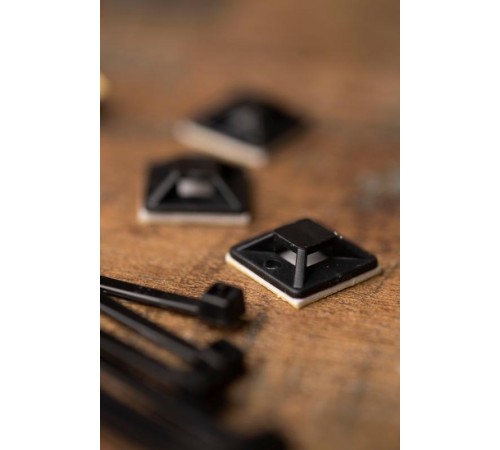 Площадка самоклеящаяся (20х20мм.) черная (100шт.)  plc-20x20-b  EKF