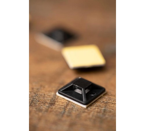 Площадка самоклеящаяся (20х20мм.) черная (100шт.)  plc-20x20-b  EKF