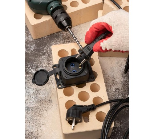 Роз. одномест. с защит. крышкой каучуковая 230В 2P+PE 16A IP44 EKF PRO   RPS-014-16-230-44-r   EKF