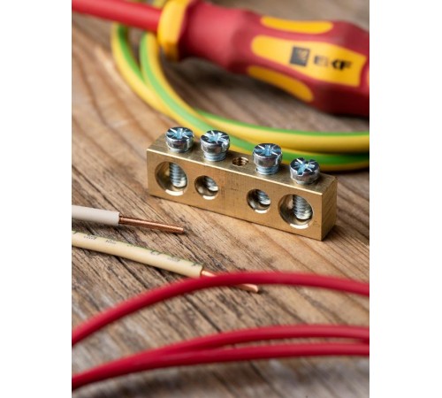 Шина PEN "ноль-земля" (8х12мм) 4 отверстия латунь крепеж по центру EKF PROxima  sn0-125-4-c  EKF