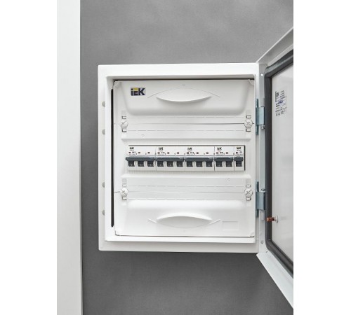 Выключатель автоматический трехполюсный M06N 3P D 10А 6кА ARMAT  AR-M06N-3-D010  IEK