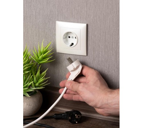 Валенсия лицевая панель розетки 1-местной с/з 16А жемчуг с защ. штор. EKF PROxima   ESR16-L-028-50   EKF