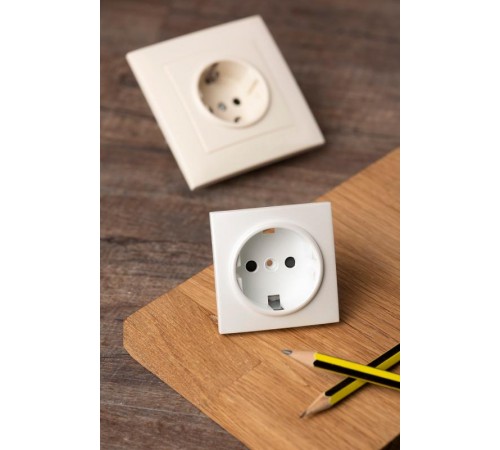 Валенсия лицевая панель розетки 1-местной с/з 16А жемчуг с защ. штор. EKF PROxima   ESR16-L-028-50   EKF