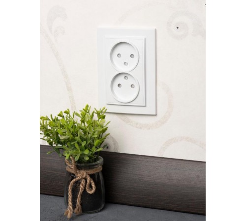 Минск Розетка 2-местная СП без заземления 10А белая с защ. штор. EKF Basic  ERR10-102-100  EKF