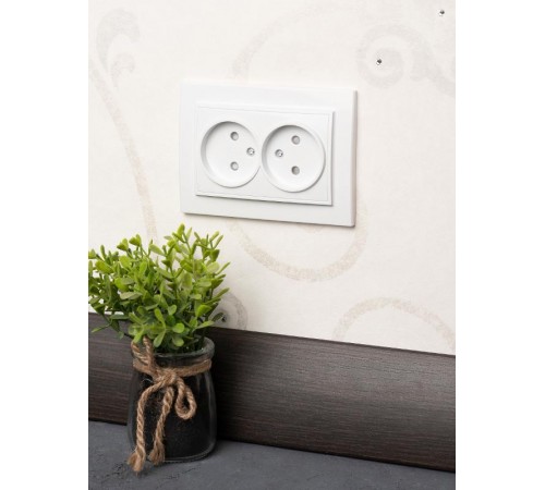 Минск Розетка 2-местная СП без заземления 10А белая с защ. штор. EKF Basic  ERR10-102-100  EKF