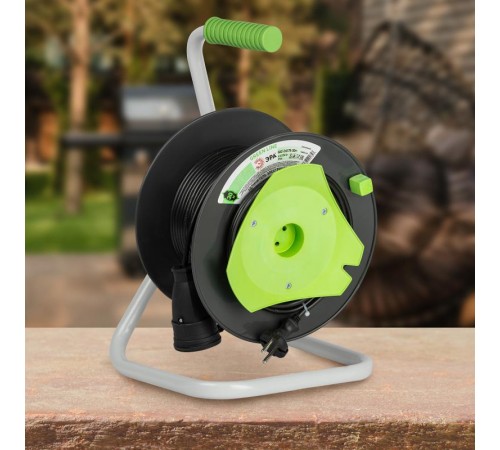 Удлинитель силовой ЭРА GREEN LINE GAZ-2x0.75-30m Greenline на катушке пластик 1 розетка без заземления 30м ПВС 2x0.75мм2   Б0065111  ЭРА