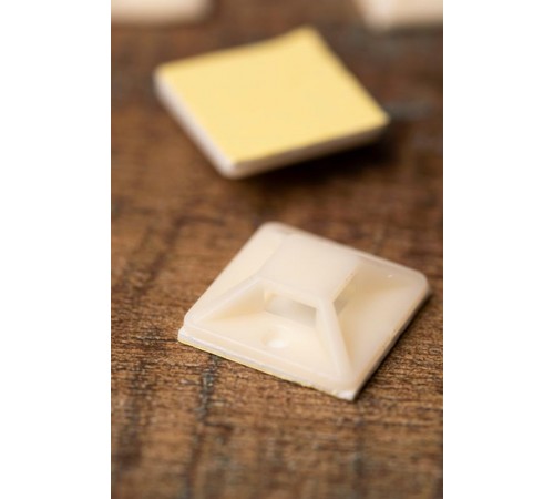 Площадка самоклеющаяся 25х25мм (упак 100 шт) EKF PROxima  plc-25x25  EKF