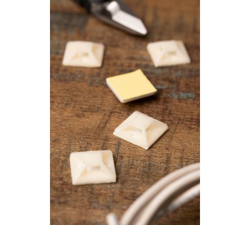 Площадка самоклеющаяся 25х25мм (упак 100 шт) EKF PROxima  plc-25x25  EKF