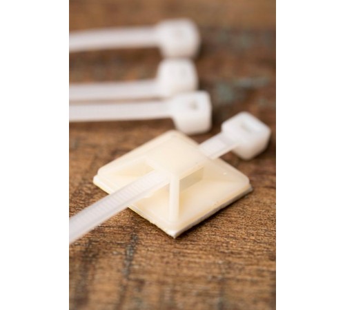 Площадка самоклеющаяся 25х25мм (упак 100 шт) EKF PROxima  plc-25x25  EKF