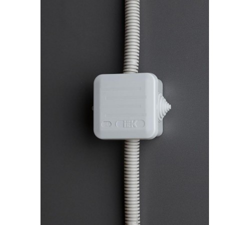 Коробка распределительная КМ41236 для о/п 70х70х44 мм IP44 (RAL7035, 4 гермоввода, защелкивающаяся крышка)  UKOZ11-070-070-040-K41-44  IEK