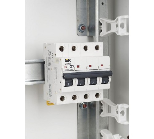 Выключатель автоматический четырехполюсный M10N 4P C 63А 10кА ARMAT  AR-M10N-4-C063  IEK