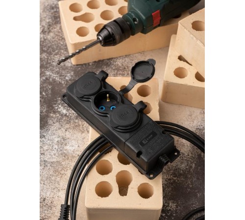 Роз. трехмест. с защит. крышками каучуковая 230В 2P+PE 16A IP44 EKF PRO   RPS-015-16-230-44-r   EKF