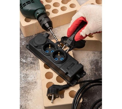 Роз. трехмест. с защит. крышками каучуковая 230В 2P+PE 16A IP44 EKF PRO   RPS-015-16-230-44-r   EKF