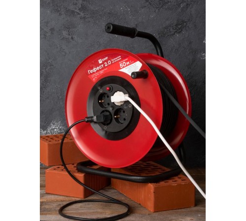 Удлинитель на катушке "Гефест 2.0" 4 гнезда 50м с заземлением и предохранителем КГ 3*1,5 16А/3,5кВт PROxima  UKG02-16-R315-4-50  EKF