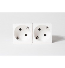 Розетка электрическая 2К+З двойная под углом 45гр (белая) со шторками, безвинт зажим  200003  SPL
