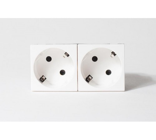 Розетка электрическая 2К+З двойная под углом 45гр (белая) со шторками, безвинт зажим  200003  SPL