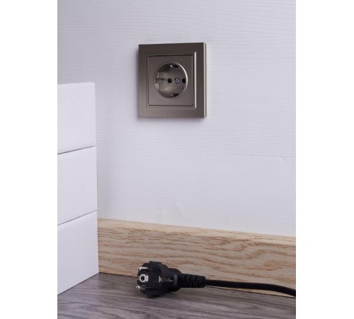 BRITE Розетка с заземлением со шторками 16А в сборе РСР14-1-0-БрШ шампань  BR-R14-16-K37-F  IEK