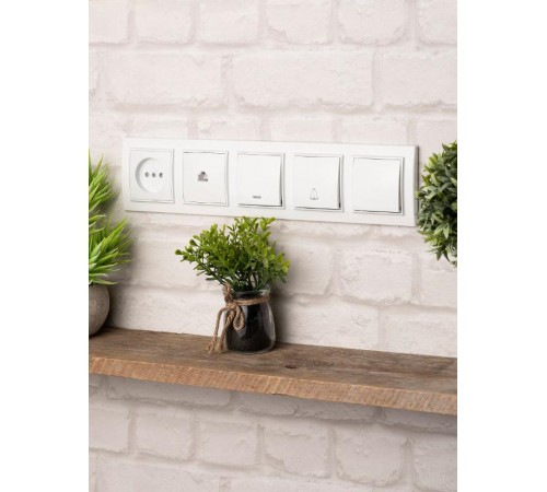 Рамка 5-местная горизонтальная Минск белая EKF  ERM-G-305-10  EKF