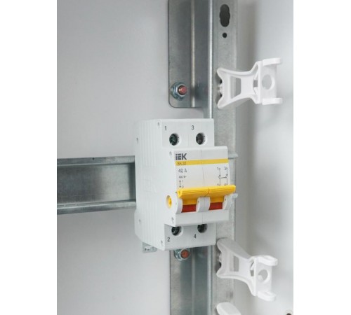 Выключатель нагрузки модульный (мини-рубильник) ВН-32 2Р 40А  MNV10-2-040  IEK