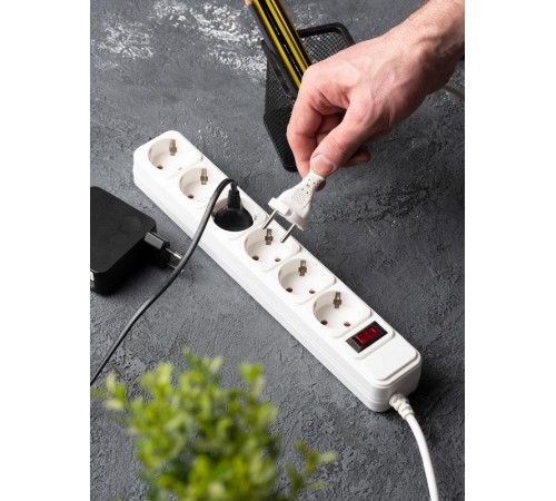 Сетевой фильтр 6*5м 10А/2,2кВт с выкл. c/з ПВС 3х0,75 Блокбастер EKF PROxima  UFP10-375-6-05  EKF