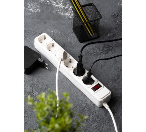 Сетевой фильтр 6*5м 10А/2,2кВт с выкл. c/з ПВС 3х0,75 Блокбастер EKF PROxima  UFP10-375-6-05  EKF