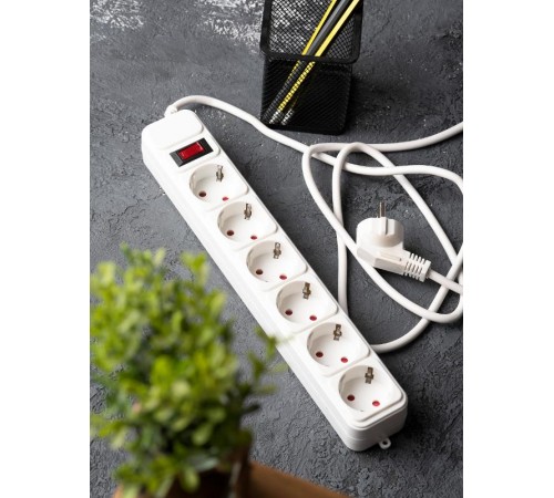 Сетевой фильтр 6*5м 10А/2,2кВт с выкл. c/з ПВС 3х0,75 Блокбастер EKF PROxima  UFP10-375-6-05  EKF