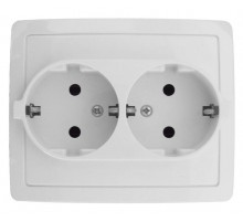 Simon 15 Белый Розетка двойная с/з Schuko, винт. зажим, 16А 250В  1590456-030  Simon