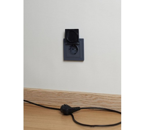 BRITE Розетка с заземлением со шторками с кр. 16А IP20 РСбш10-3-БрМ маренго  BR-R16-16-K35  IEK