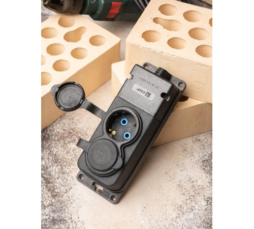 Роз. двухмест. с защит. крышками каучуковая 230В 2P+PE 16A IP44 EKF PRO   RPS-018-16-230-44-r   EKF