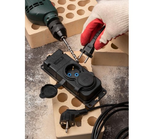 Роз. двухмест. с защит. крышками каучуковая 230В 2P+PE 16A IP44 EKF PRO   RPS-018-16-230-44-r   EKF