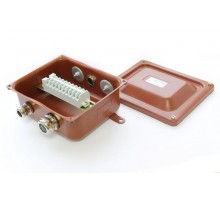 Коробка распределительная с зажимами наборными КЗНС-08 УХЛ1,5 IP65 латунный ввод  zeta30314  ГОФРОМАТИК