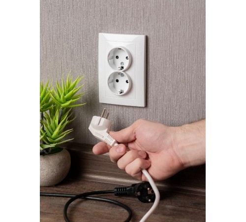 Валенсия розетка 2-местная с/з 16А белая с защ. штор. EKF PROxima   EWR16-128-10   EKF