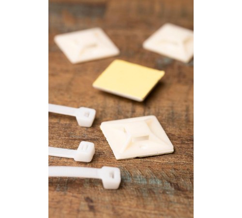 Площадка самоклеющаяся 40х40мм (упак 100 шт) EKF PROxima  plc-40x40  EKF