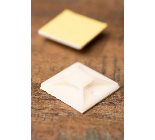 Площадка самоклеющаяся 40х40мм (упак 100 шт) EKF PROxima  plc-40x40  EKF