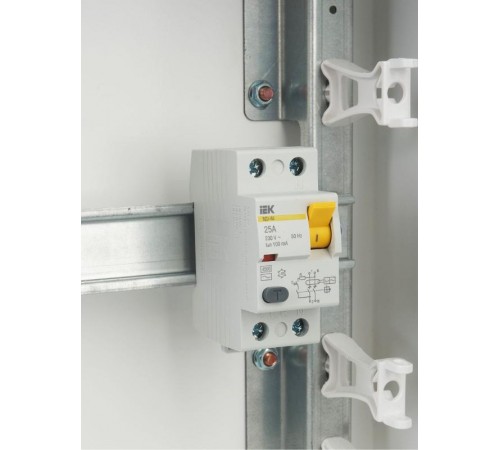 Выключатель дифференциальный (УЗО) ВД1-63 2п 25А 100мА тип AC  MDV10-2-025-100  IEK