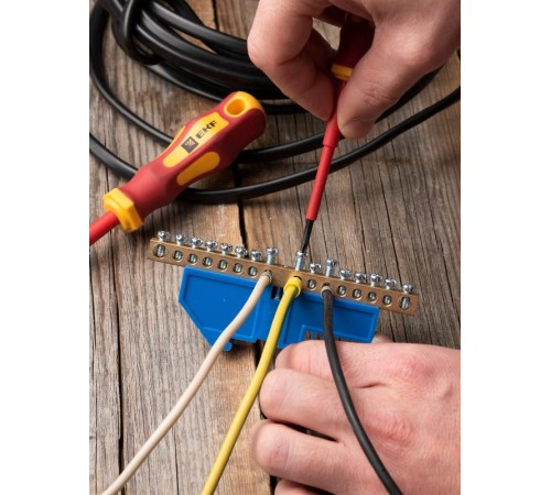 Шина "0" N (6х9мм) 16 отверстий латунь синий изолятор на DIN-рейку EKF PROxima  sn0-63-16-d  EKF