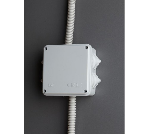 Коробка распределительная КМ41233 для о/п 100х100х50 мм IP44 (RAL7035, 6 гермовводов)  UKO11-100-100-050-K41-44  IEK