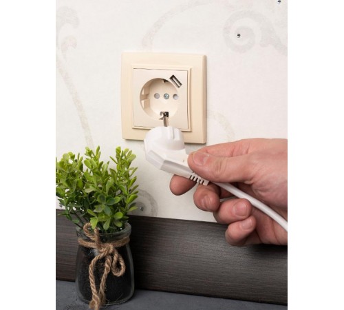 Розетка 1-местная СП с/з Минск 16А бежевая с защ. штор. с USB 1А EKFERR16-028-200-USBEKF