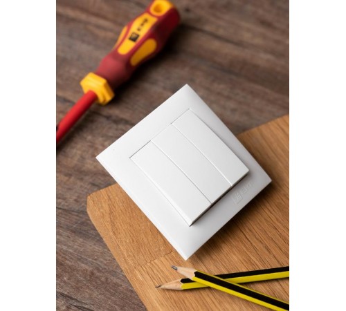 Валенсия Выключатель 3-кл. 10А белый  EWV10-024-10  EKF