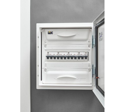 Выключатель автоматический трехполюсный M06N 3P C 13А 6кА ARMAT  AR-M06N-3-C013  IEK